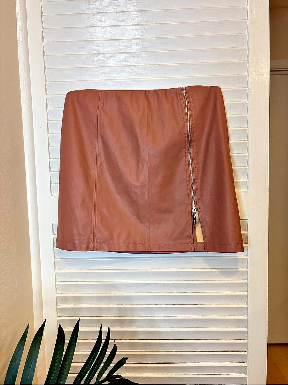 GUESS Faux Leather Zipper Front Brown Mini Skirt Size L Going Out Y2K